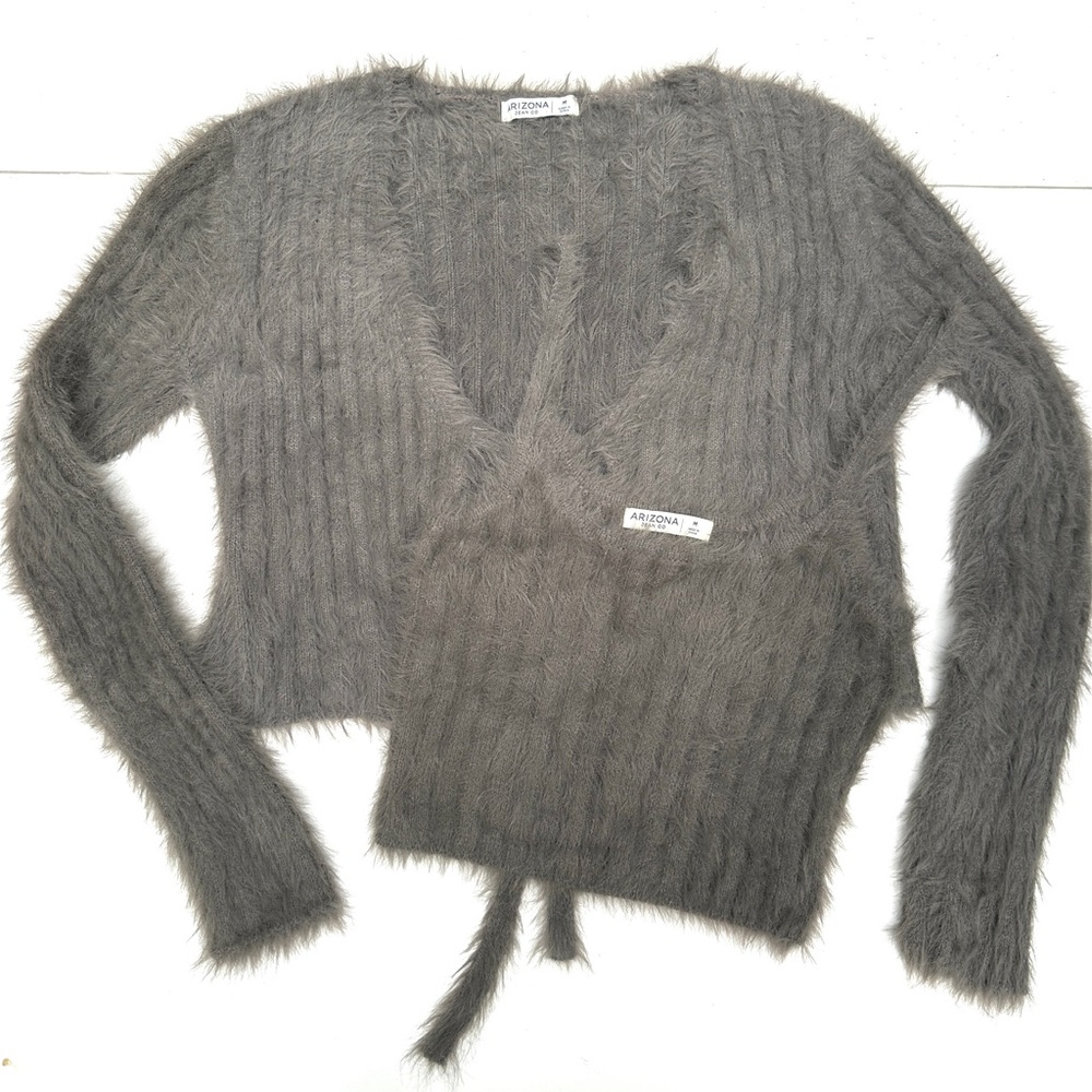 Women’s Arizona Jean Co Two Piece Fuzzy Gray Sweater Cropped Set Size Medium